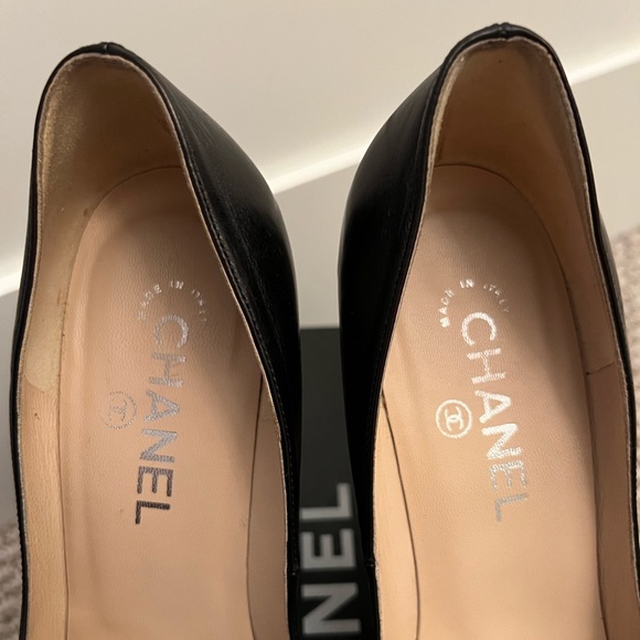 CHANEL BLACK LEATHER PEEP TOE CORK HEEL PUMPS - Picture 5 of 10